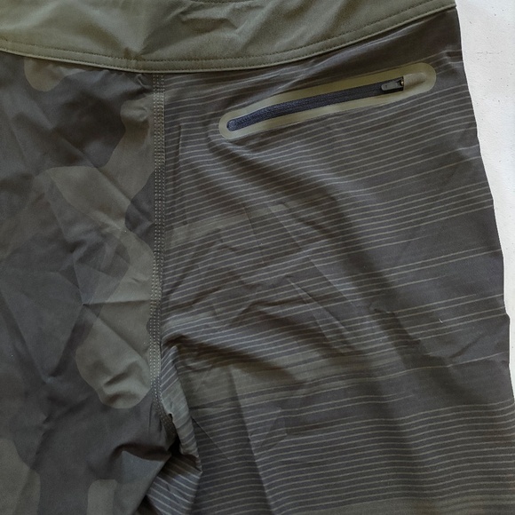 New mens Oakley board shorts various sizes - Picture 6 of 6